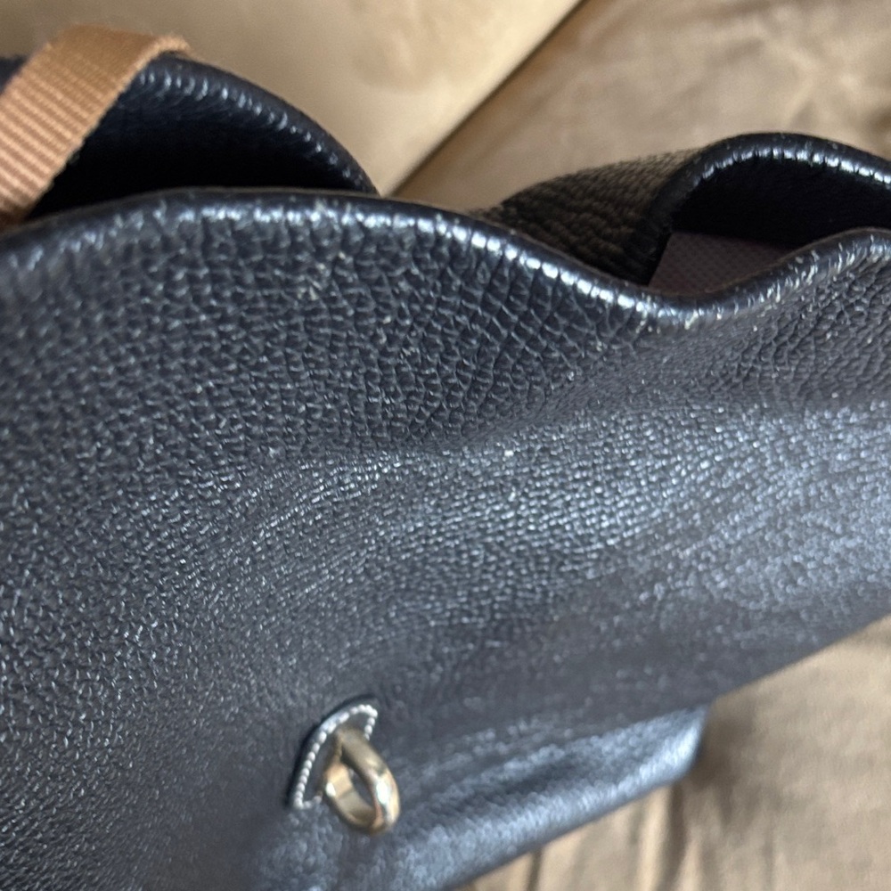 Dooney & Bourke Black Logo Lock purse . - Picture 3 of 6